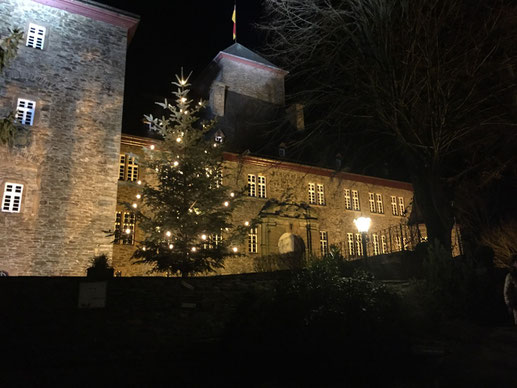 Bild: Weihnachten auf Burg Schnellenberg in Attendron
