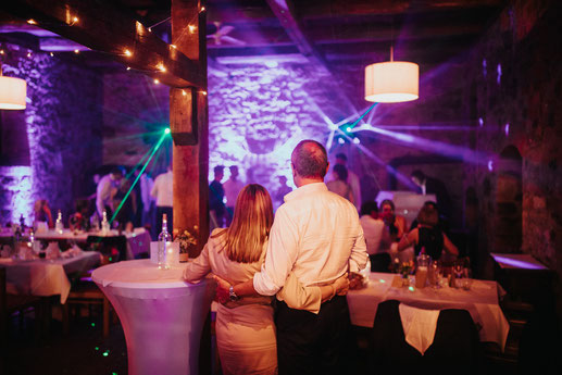 Glückliche Schwiegererltern - DJ für Hochzeiten und Events 