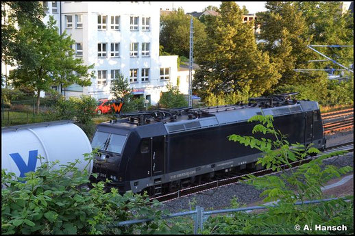 Am 14. Juli 2021 war 185 570-9 als Wagenlok an einem Kesselwagenzug in Chemnitz-Süd zu sehen