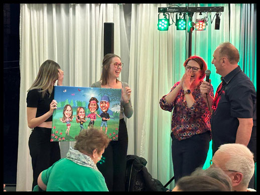 Foto einer gelungenen Geschenk-Übergabe.