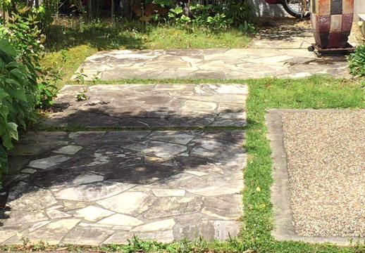 アプローチ　乱形石貼　外構