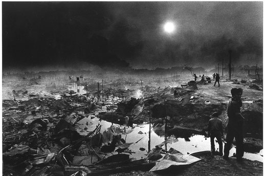 ©Christine Spengler - Cambodge. Le bombardement de Phnom-Penh. 1975