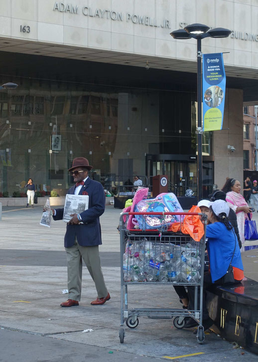 New York, Harlem : vendeur de journaux, Adam Clayton Powell Jr Blvd