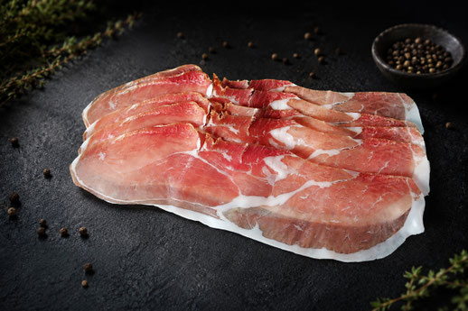 Westfälischer Knochenschinken – als Aufschnitt  Hauchdünn frisch geschnitten Mild gesalzen & luftgetrocknet Nach original Familienrezept