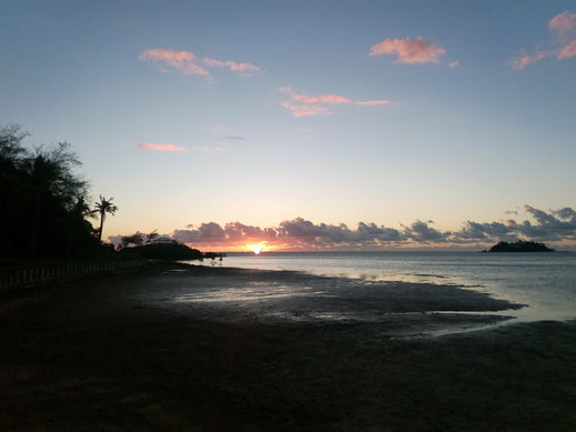 sonnenuntergang meer himmel blau rot abendrot dämmerung wolken ozean strand bild foto ohne copyright natur landschaft