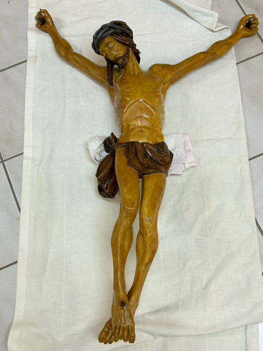 R.C. von Aufwind Restaurierung Altes Christus am Kreuz Atelier Aufwind in Freienried
