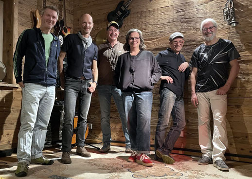 Cover-Rock der etwas anderen Art: Pickpockets verpassen bekannten Welthits ein grooviges Soul- und Funk-Arrangement. Die Band spielt im Januar zwei Gigs in Weingarten und Ravensburg. Foto: Promo