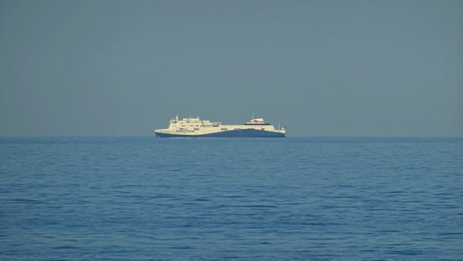 M/V Etretat en route du Havre en direction de Portsmouth. Le navire, censé être désarmé à compter du 9 juillet 2018, pourrait voir son service chez Brittany Ferries étendu pour renforcer la ligne Le Havre - Portsmouth.