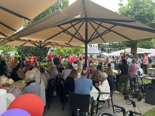 Eine sommerliche Feier im Seniorenhaus Korschenbroich