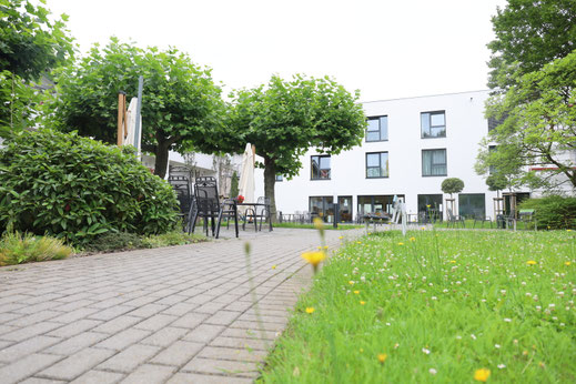 Das Seniorenhaus Korschenbroich, Blick auf die Terrasse und die Cafeteria