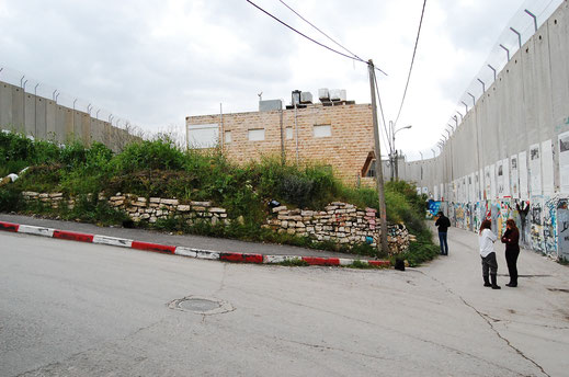 Palästina - Bethlehem, Die Mauer, Sinnbild für eine gespaltene Region. - - - -  - Foto: Ulrich Tatje