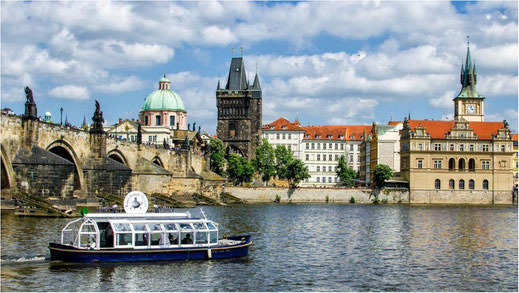 Mit dem Solarschif Filmplätze in Prag erkunden