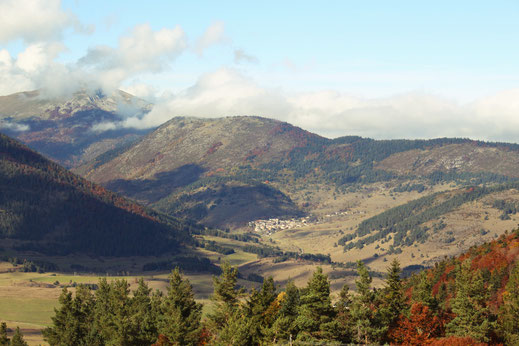 Village de Comus en automne - Pyrénées Audoises