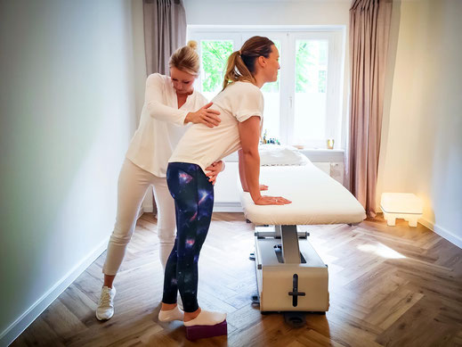 Die Wirbelsäulentherapie nach Dorn ist eine achtsame Behandlung für den Rücken