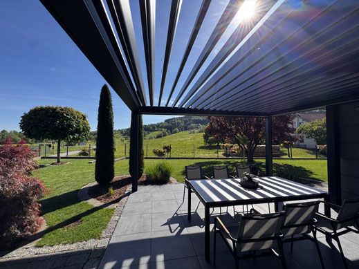 Terrassendach, Lamellendach von Winsol in Freyung, Lankreis Freyung-Grafenau in Niederbayern