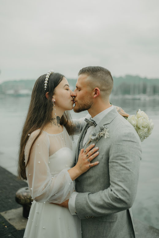 Hochzeitsfotograf, Norddeutschland, Dänemark, Hochzeitsfotografie, Brautpaar, Trauung, Hochzeitsreportage, Fotograf Schleswig-Holstein, Strandhochzeit, Küstenhochzeit, Romantik, Hochzeitsportraits, Hochzeitsfotos, Natürliche Hochzeitsfotografie, Flensburg