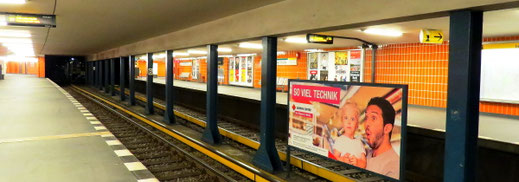 Sehenswürdigkeiten Berlin: Die Berliner U-Bahn ist insgesamt 146 Kilometer lang. Auf 10 Linien sind 175 Stationen verteilt. Zum Vergleich: Die Pariser Métro ist rund 200 km lang, besteht aus 16 Linien mit 302 Stationen.