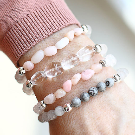 handgemachte Edelstein Armbänder aus Köln, in rosa, weiß, grau und silber, aus der Frühjahrskollektion, modern und trendig, EVAMARIA jewelry