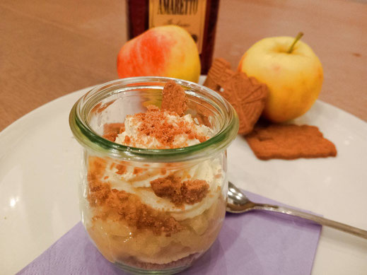Apfel Spekulatius Nachtisch bei Firmen Weihnachtsfeier mit KommZuPotte Catering