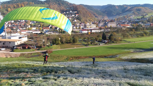 Gleitschirmschule Air-Time Paragliding im Schwarzwald Flugschule Oberkirch Gleitschirmflugschule zentral zwischen den Großstädten Karlsruhe, Offenburg, Stuttgart und Freiburg