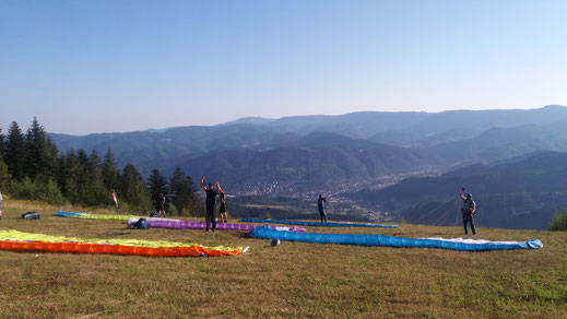 Gleitschirmschule Air-Time Paragliding im Schwarzwald Flugschule Oberkirch Gleitschirmflugschule zentral zwischen den Großstädten Karlsruhe, Stuttgart, Offenburg und Freiburg