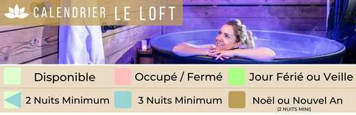 Légende du Calendrier Gîte Le Loft. Couleurs avec dates disponibles, miminum de nuits, et sejour de noel ou nouvel an. Visuel bain nordique fumant dans une atmosphére chaleureuse entouré de bois, femme se détendant dans son espace bien-être privé 