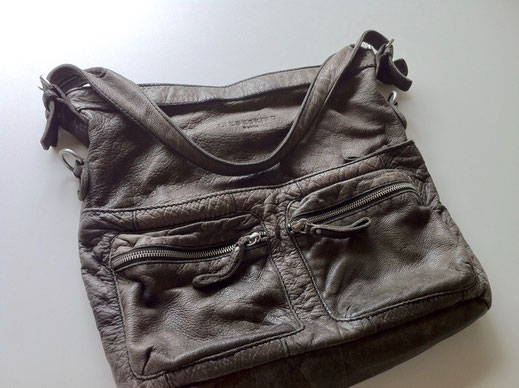 LIEBESKIND-Tasche | Original-Zustand, ungepflegt nach 10 Jahren Stadt- & Strandleben | VORHER