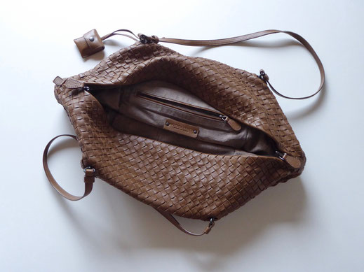 Gebrauchte Kalbsleder-Tasche, matt & ausgetrocknet nach Jahren der Lagerung | VORHER