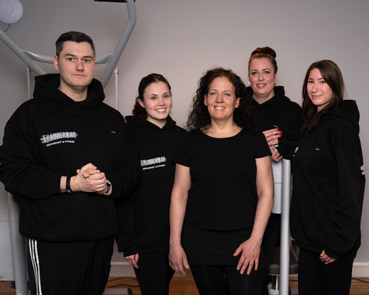 Mitarbeiterfotos-Dinslaken, Teamfoto Nina Derpmann TrainierBar-Businessfotograf Olaf Spöllmink