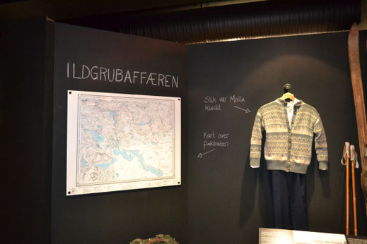 Kleding van lokale bevolking 80 jr geleden. 