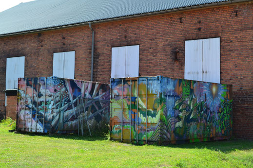 Grafitty containers staan hier als kunstprojecten. 
