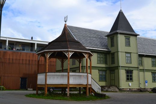 Aan de achterzijde van het museum, het wetenschapscentrum en de galerie