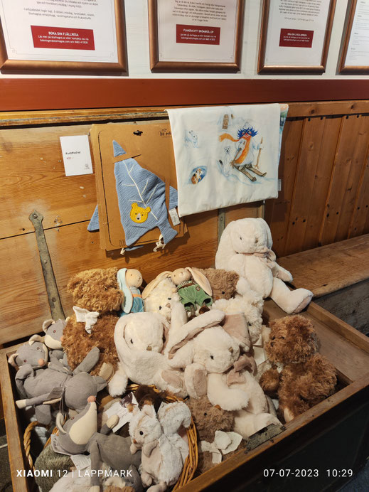 Bij de receptie zijn ook knuffeltjes te koop voor de kleintjes.