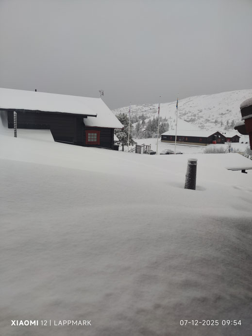 Storhogna Fjällhotell, mini suite zonder direct uitzicht, maar het trapje helpt ons om naar buiten te kijken. 