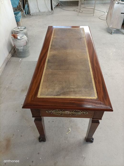 Bureau en acajou Napoléon III restauré par les Ateliers Anthonee