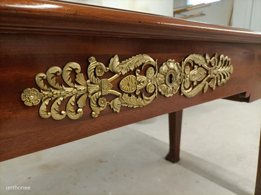 Bureau en acajou Napoléon III restauré par les Ateliers Anthonee