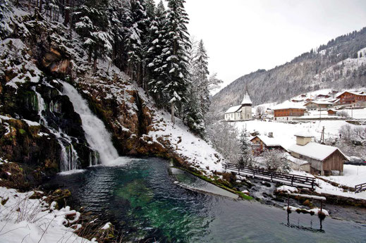 Der Wasserfall von Jaun rauscht auch bei roten Zahlen. Quelle: Aldo Ellena (Archivbild)