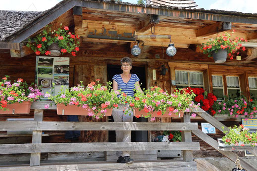 Helen Kolly auf der Alp Schönebode, wo ihre Familie seit 40 Jahren hirtet. Quelle: Imelda Ruffieux