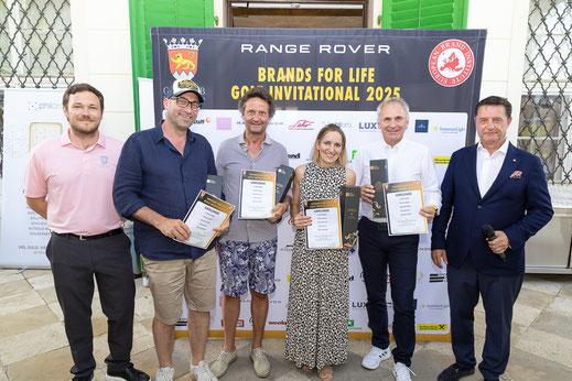Sehr sportlich auch die Sieger der Netto-Wertung mit Martin Dolezal, Snow Sports Academy, Alexandra Bosch, MTF, AI Experte Roland Divos, DC42 und Andreas Schiller, Golf House. 