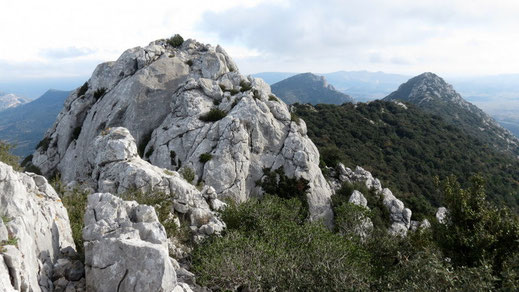 La rando niveau 3 de randos canétoises du 22 novembre 2018 . Le grau de Maury, Queribus, les crêtes au dessus de la vallée de l'Agly.