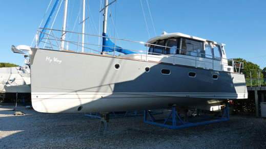 Fuel efficient trawler with solar panel - IC 39