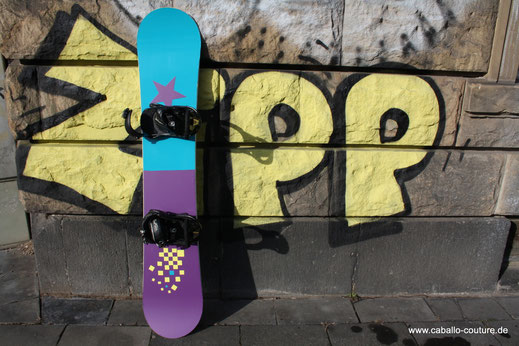 Snowboard upcycling; Pimp up your Snowboard; Snowboard mit Folie bekleben