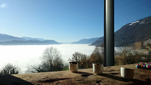 vue de la table d'hôtes...mer de nuages sur la combe de Savoie