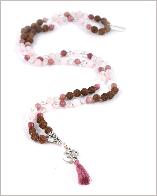 Mala mit Bergkristall, Rhodochrosit, Achat Edelsteinen und Rudraksha Perlen -  Hemavati