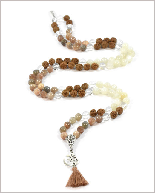  Mala Kette mit Bergkristall Edelsteinen und Rudraksha Perlen