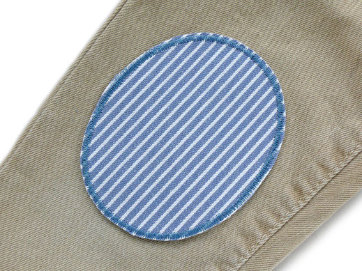 ovale Oshkosh Knieflicken zum aufbügeln mit hellblauen Streifen
