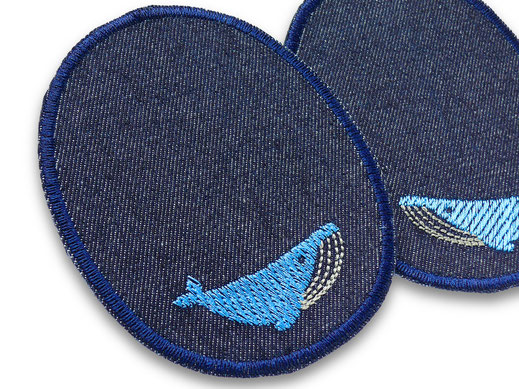 ovale Jeansflicken mit aufgesticktem Buckelwal als Bügelflicken für Kinderkleidung