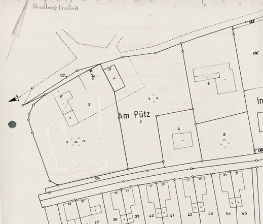 Alte Flurbezeichnung "Am Pütz" und Einzeichnung der Gebäude Nr.33 (heute 29), 35 (heute 31) und 37 (abgerissen um 1963)