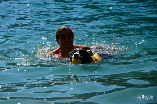 schwimmen mit Hund in Südtirol - schwimmweste