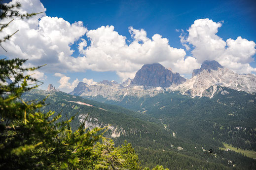 Wandern mit Hund in den Dolomiten zum Federa See (Lago Feder)